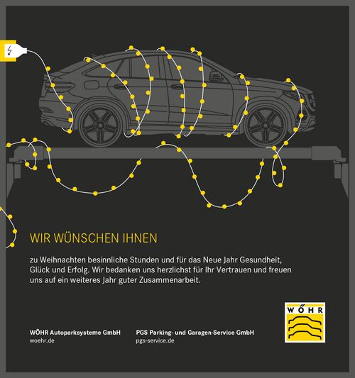 Weihnachtskarte mit einem Auto welches mit Lichterketten umbunden ist