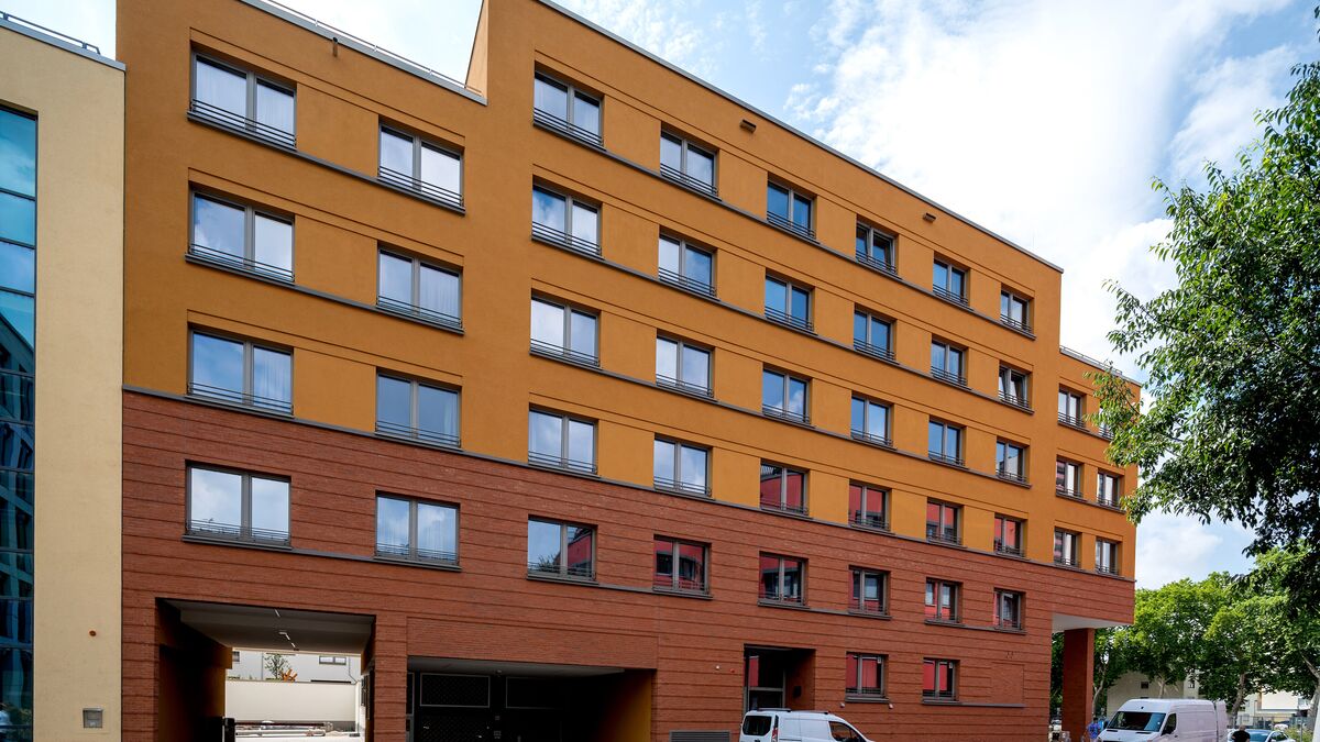 Exterior view and garage entrance of the student hall of residence in the Ludwigsquartier in Ludwigshafen