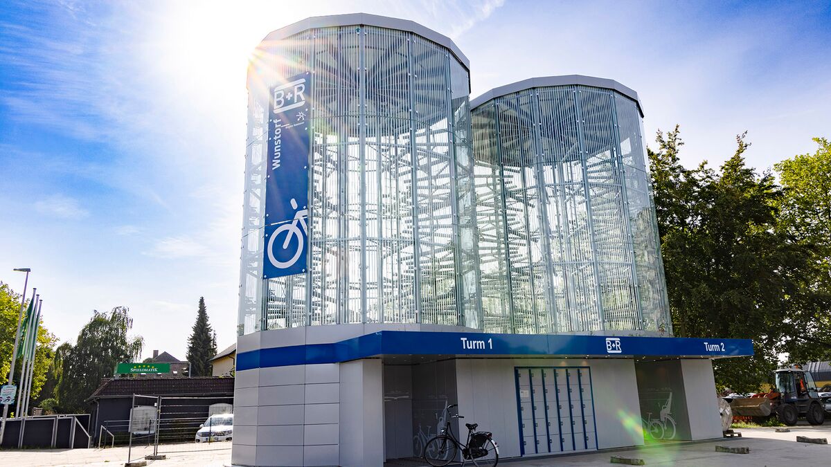 Exterior view of a bicycle parking tower at the station in Hannover-Wunstorf