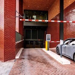 Vehicle entering the parking facility. The access terminal detects the license plate and automatically controls entry authorization.