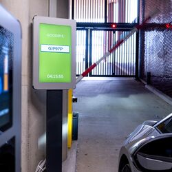 Automatic license plate recognition when exiting a WÖHR Combilift 542/543 parking system.