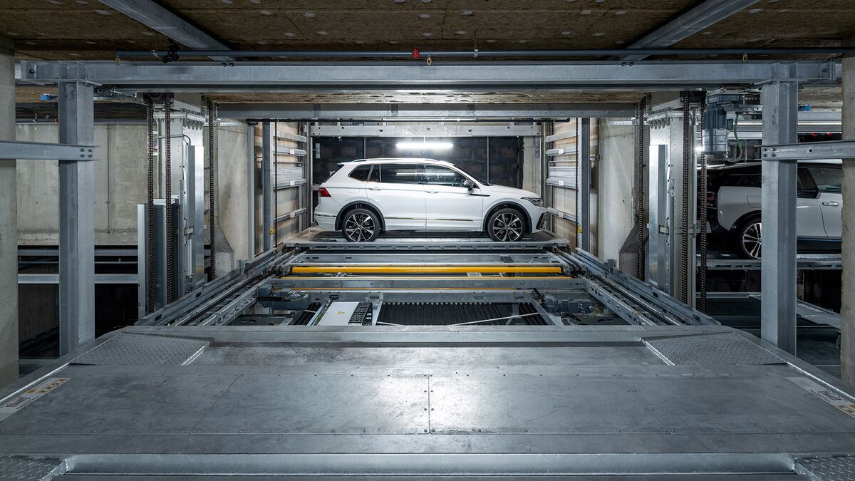 Autos steht in einem Autoparksystem