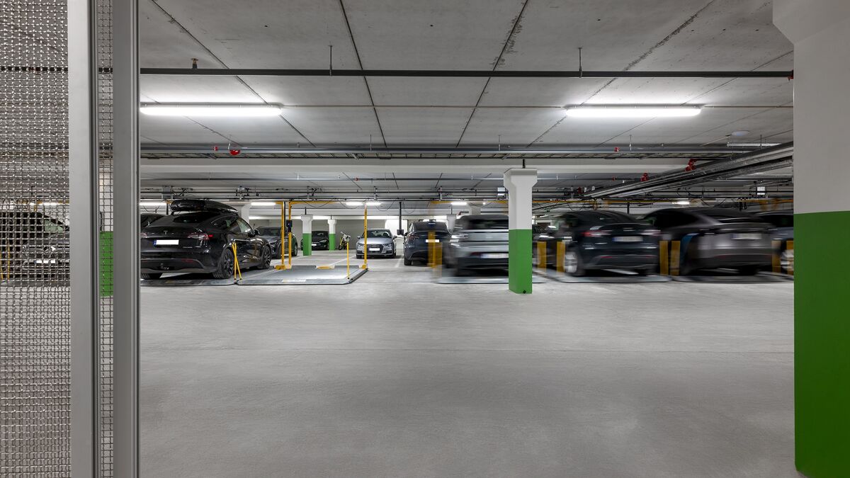 Die Parkplatten 601 werden von hinten dargestellt