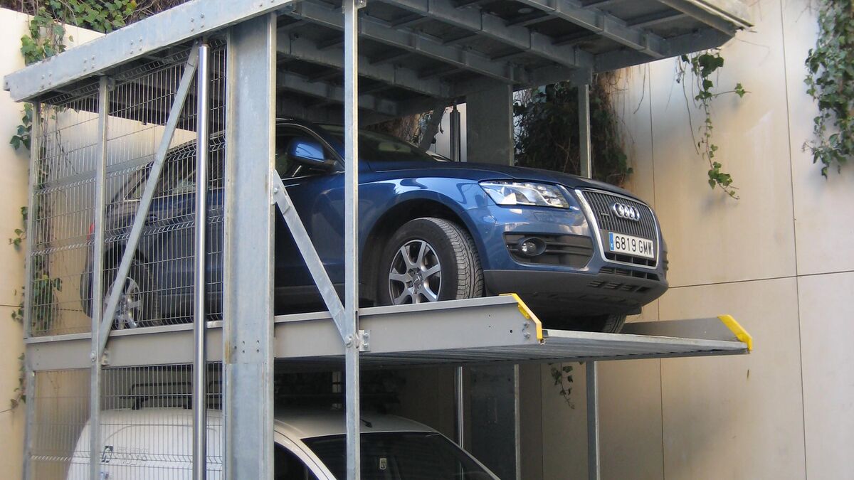 Ein Parksystem auf dem Autos stehen.