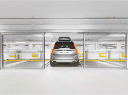 Auto steht in einem Autoparksystem