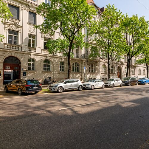 Außenansicht des denkmalgeschützten Gebäudes in der Franz-Joseph Straße