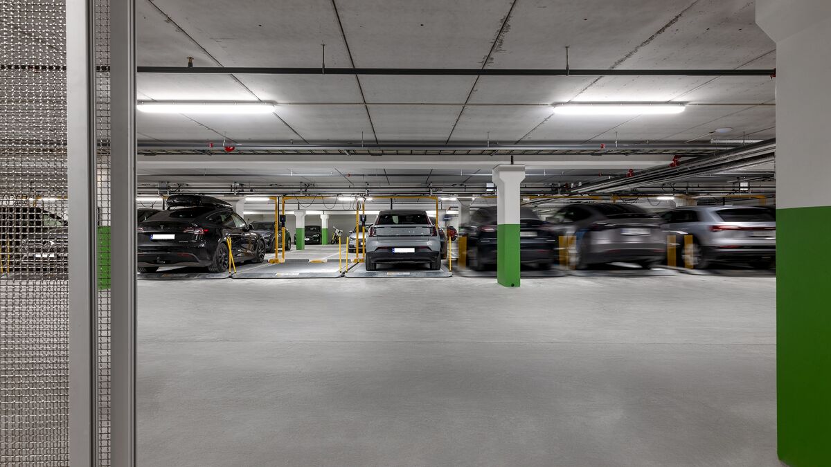 Die Parkplatten 601 werden von hinten dargestellt