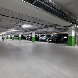 Die Anordnung der Garage wird verdeutlicht. In der Mitte erkennt man das Parksystem.