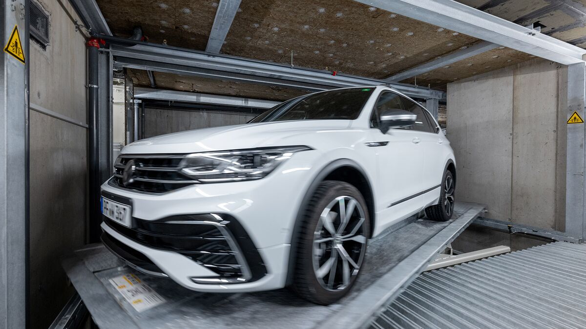 Autos steht in einem Autoparksystem