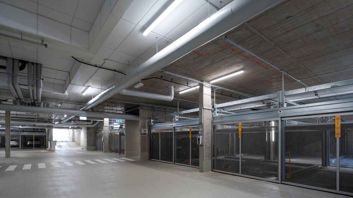 Einfahrtsbereich der Tiefgarage mit den Parksystemen